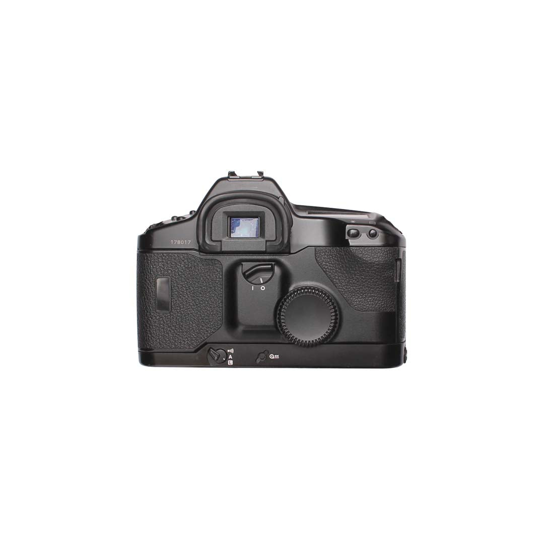 Canon EOS 1N + 50mm f1.8 SET - grainoverpixel