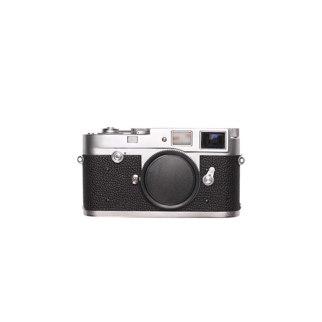 Leica M2 button rewind - body - grainoverpixel