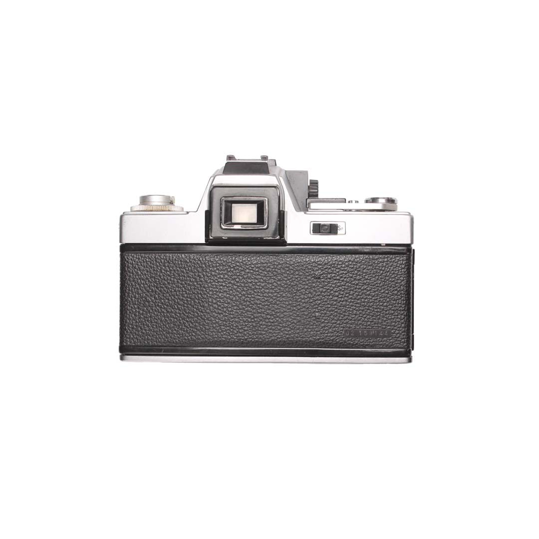 Ricoh TLS 401 + 50mm F1.7 - grainoverpixel
