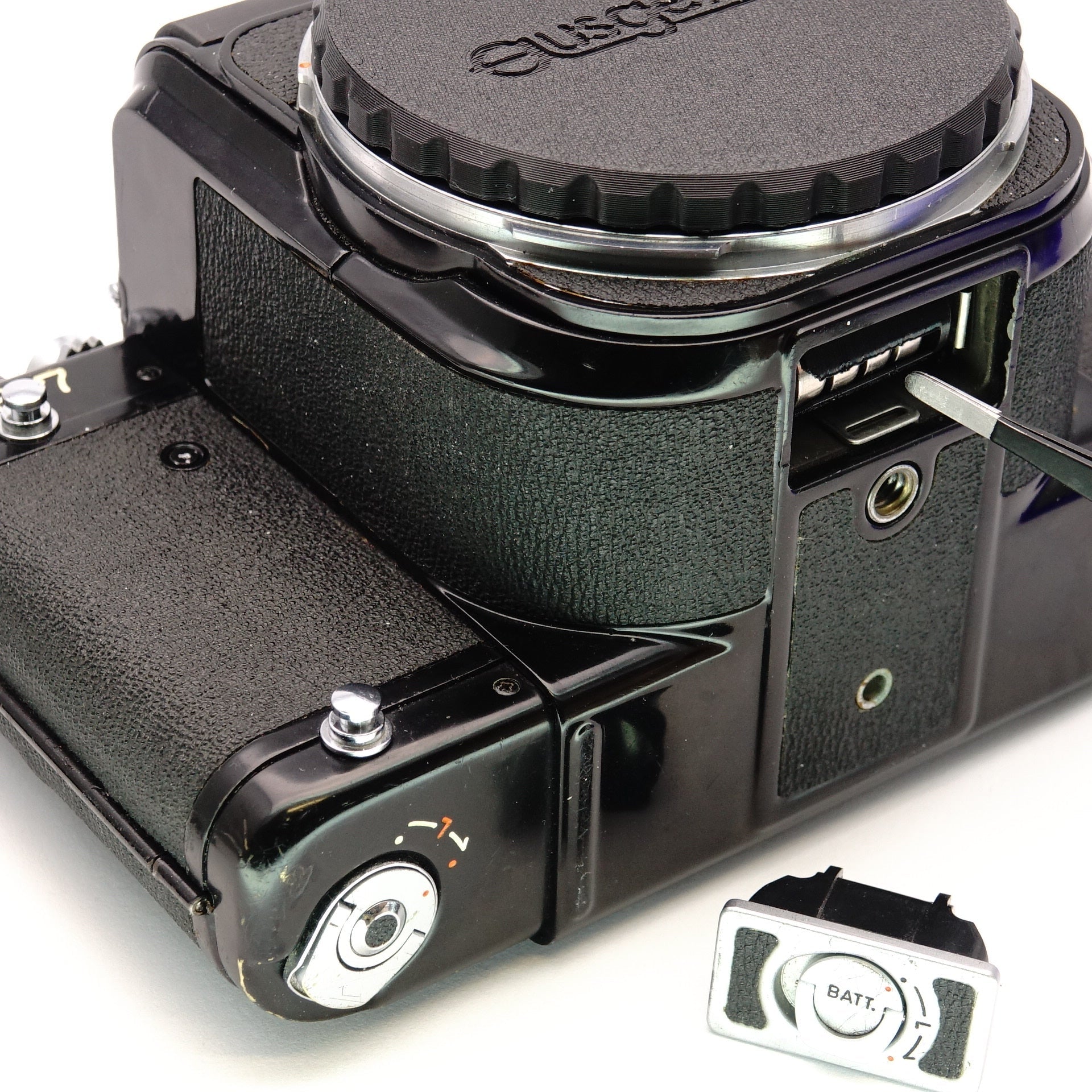 Battery Adapter 4× SR44 to V28PX (6V) for Pentax 67, Mamiya RZ67 & Canon AE - 1 - grainoverpixel