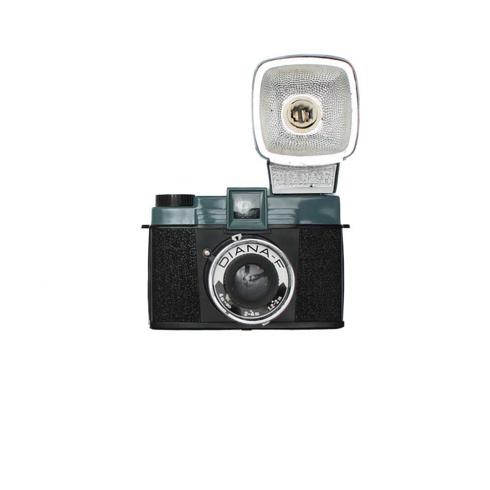 Diana F with Flash - grainoverpixel