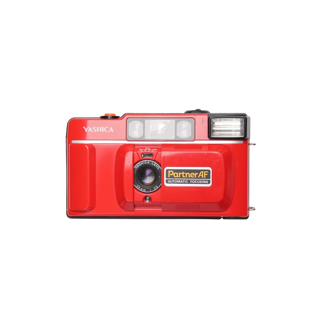 Yashica Partner AF - red - grainoverpixel