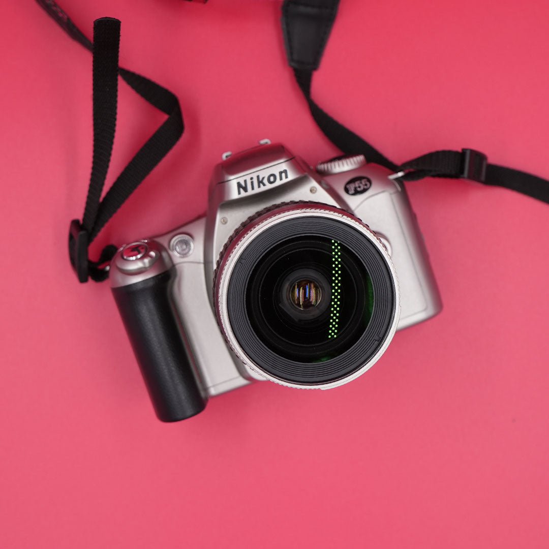 Nikon F55 silver + 28-80mm - grainoverpixel